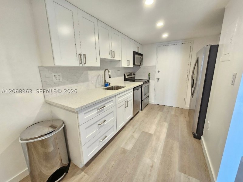 Del Prado Aventura Apt #1702