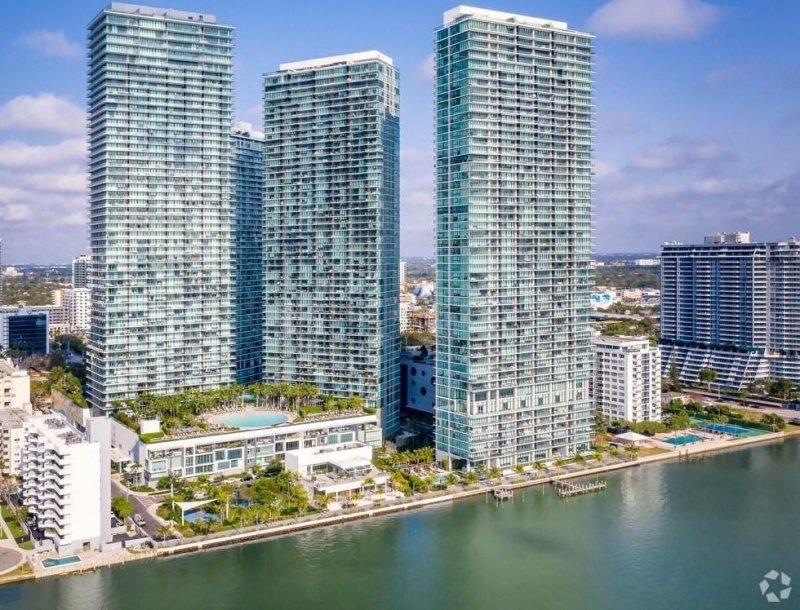 Aluguel de apartamento no Paraiso Bayviews 4007
