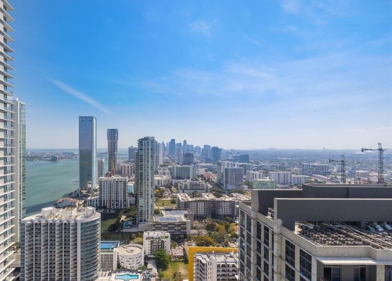 Aluguel de apartamento no Paraiso Bayviews 4007