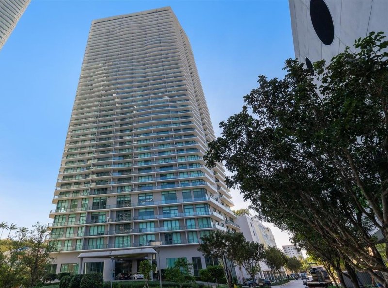 Aluguel de apartamento no Paraiso Bayviews 4007