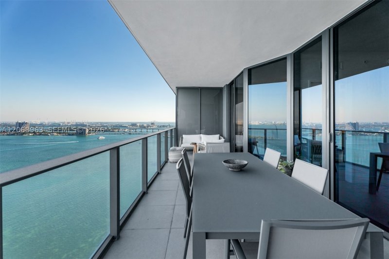 Alquiler de apartamento en Aria Reserve Miami 2602