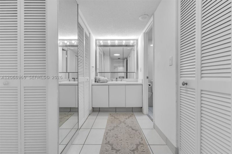 Condo for sale at Manatee 503