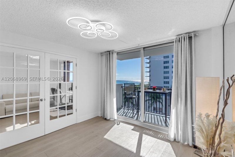 Condo for sale at Manatee 503