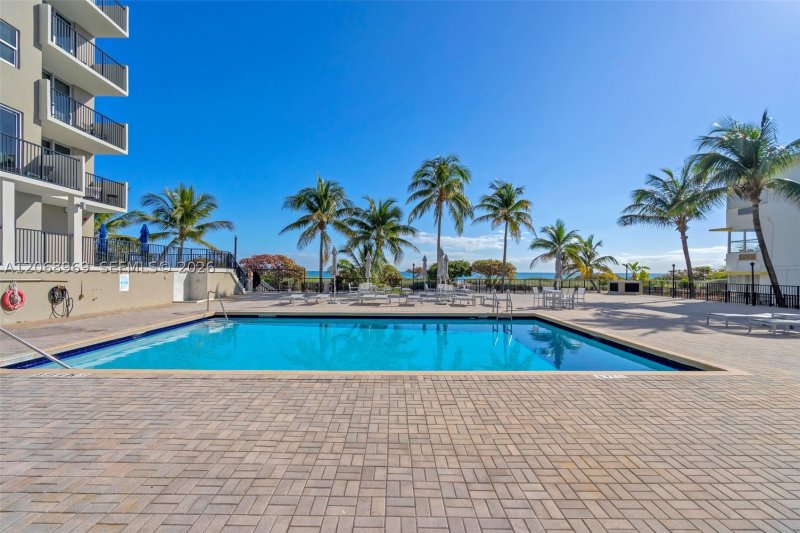 Condo for sale at Manatee 503