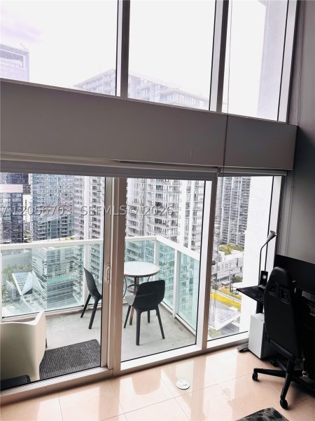 Comprar apartamento no Brickell on the River South 2204