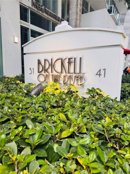Comprar apartamento no Brickell on the River South 2204