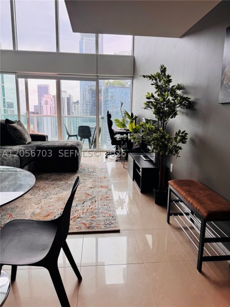 Comprar apartamento no Brickell on the River South 2204