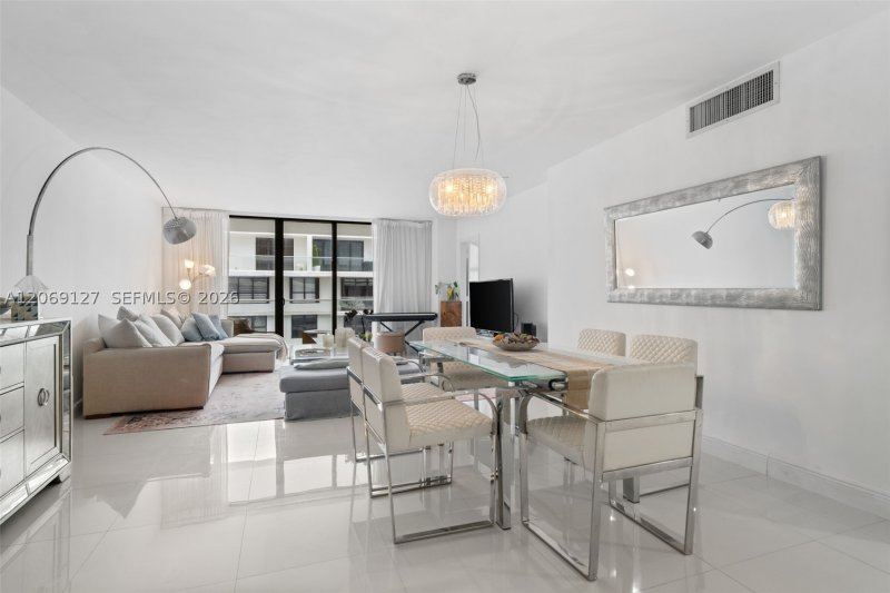 Aluguel de apartamento no Balmoral Condo 20V