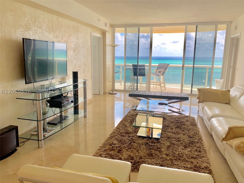 Condo for sale at The Pinnacle 1503