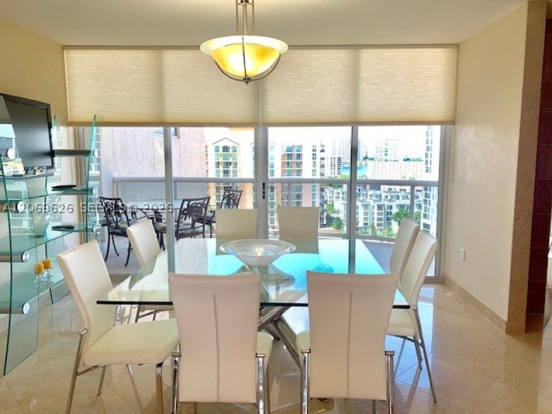 Condo for sale at The Pinnacle 1503