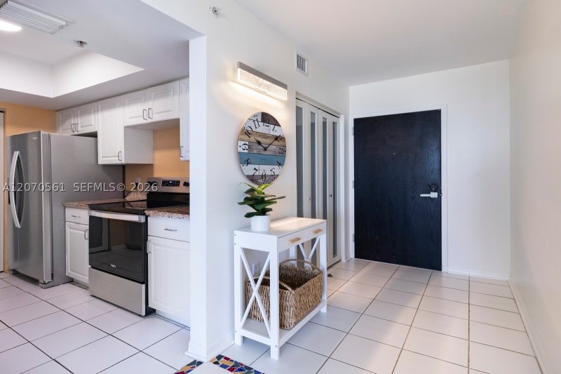 Comprar apartamento no Yacht Club at Portofino 1005