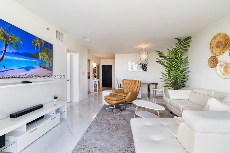 Comprar apartamento no Yacht Club at Portofino 1005