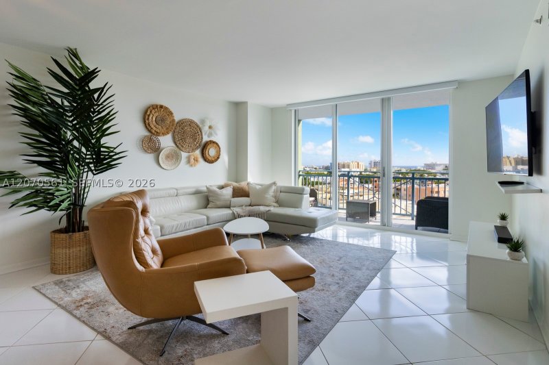 Comprar apartamento no Yacht Club at Portofino 1005