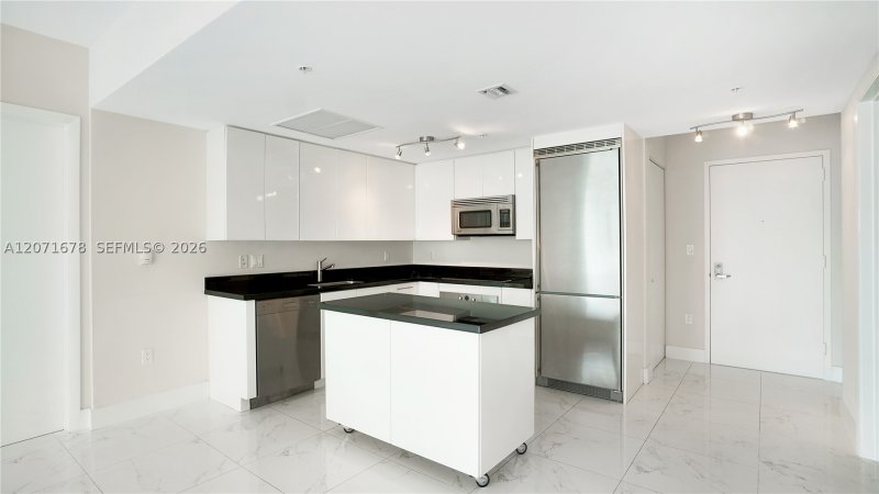 Aluguel de apartamento no Mint at Riverfront 1803