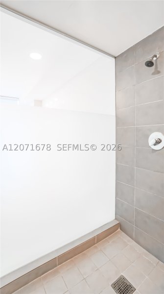 Aluguel de apartamento no Mint at Riverfront 1803