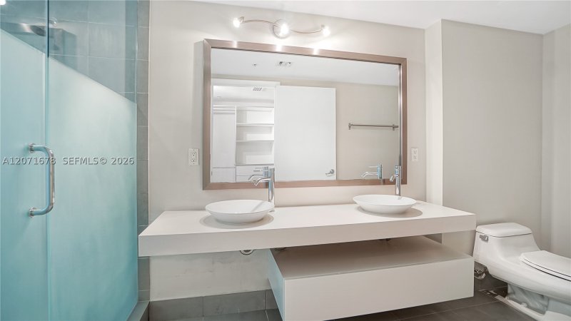 Aluguel de apartamento no Mint at Riverfront 1803