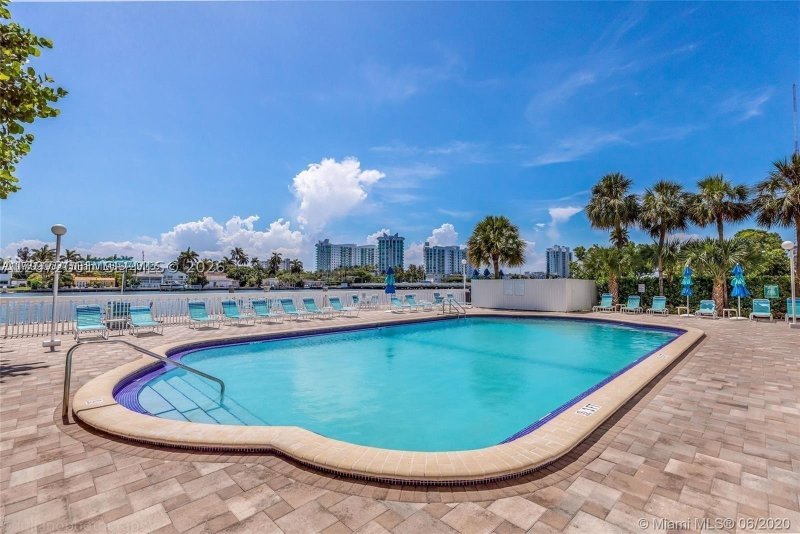 Apartment for rent at Island Place At North Bay 7J