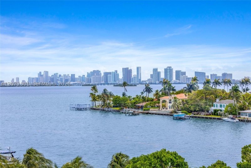 Apartment for rent at Island Place At North Bay 7J