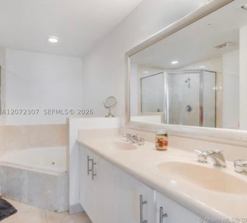 Condo for sale at 360 Condominium West 505