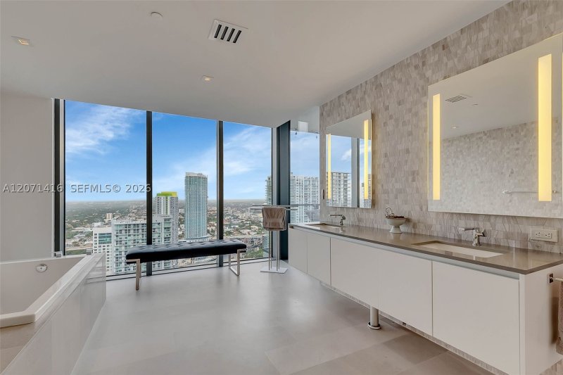 Comprar apartamento no Brickell City Centre Reach 3911