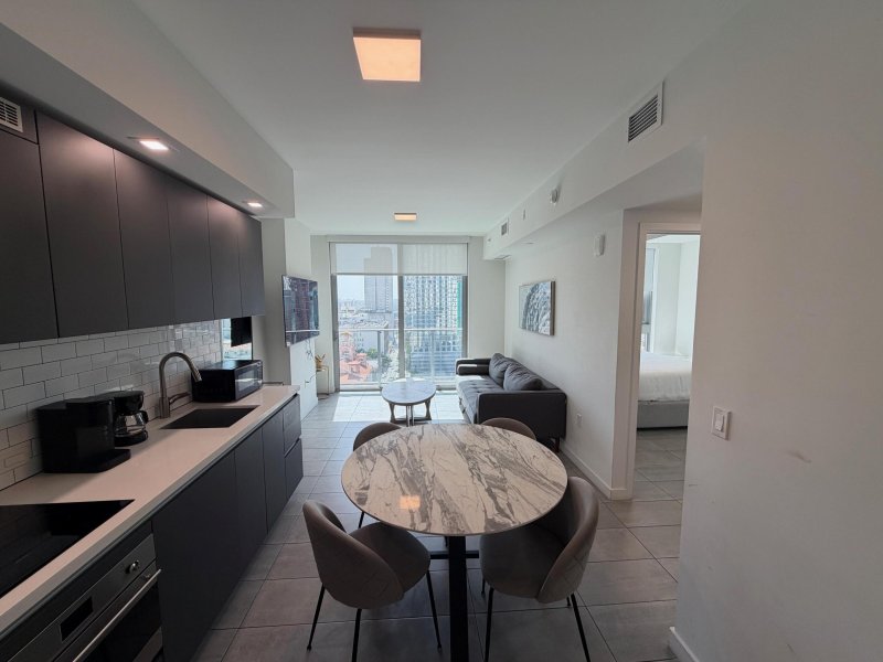 Comprar apartamento en YotelPad Miami Unit 1903