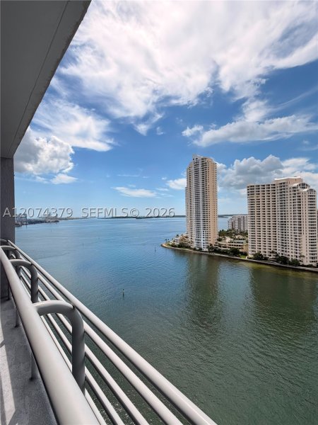 Alquiler de apartamento en One Miami West Tower 2003