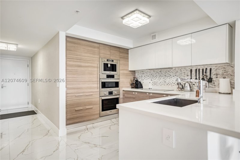 Aluguel de apartamento no Parque Towers at St. Tropez 5-906