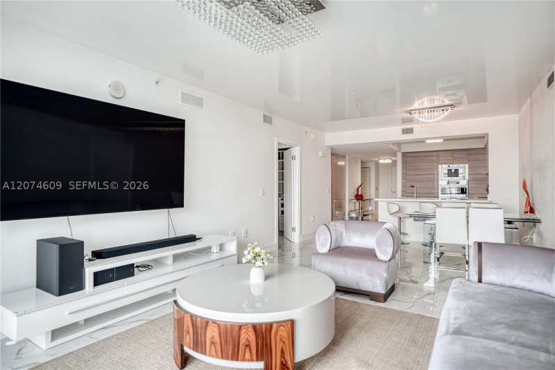 Aluguel de apartamento no Parque Towers at St. Tropez 5-906