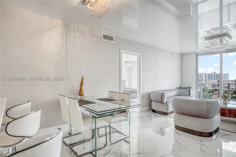 Aluguel de apartamento no Parque Towers at St. Tropez 5-906