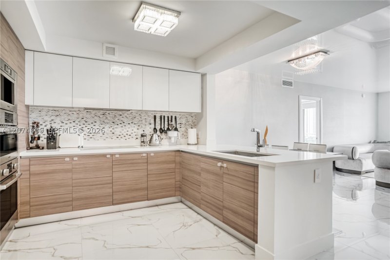 Aluguel de apartamento no Parque Towers at St. Tropez 5-906