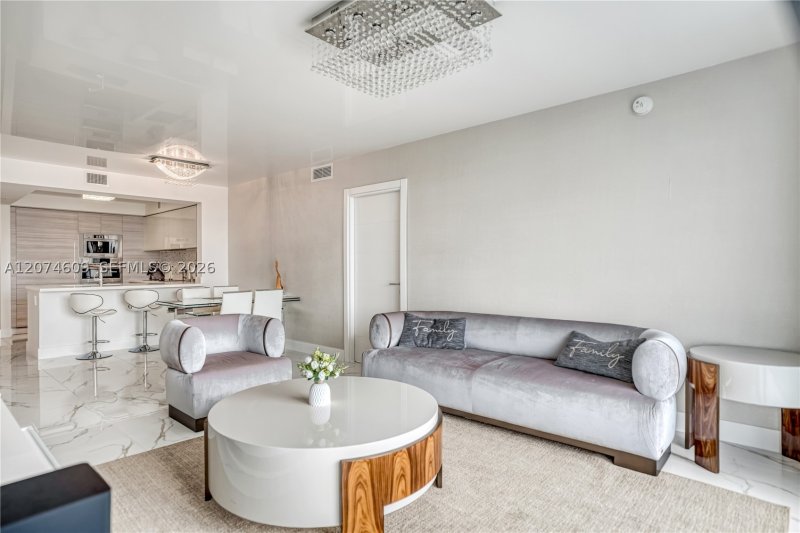 Aluguel de apartamento no Parque Towers at St. Tropez 5-906