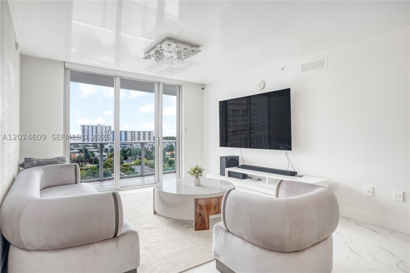 Aluguel de apartamento no Parque Towers at St. Tropez 5-906