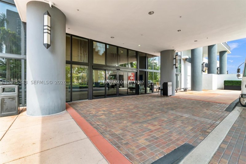 Condo for sale at 5300 Paseo 1807
