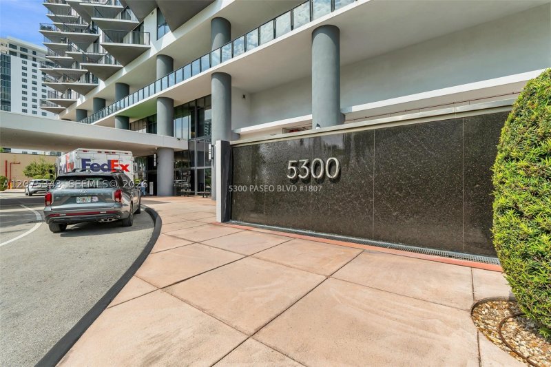 Condo for sale at 5300 Paseo 1807