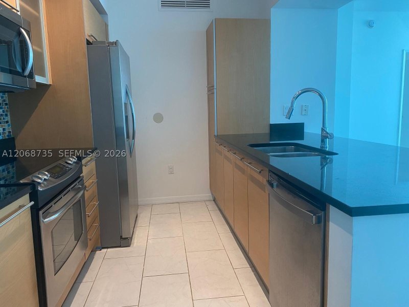 Aluguel de apartamento no The Plaza Tower II 1210