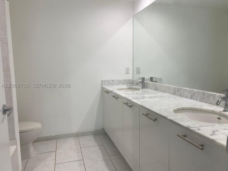 Aluguel de apartamento no The Plaza Tower II 1210
