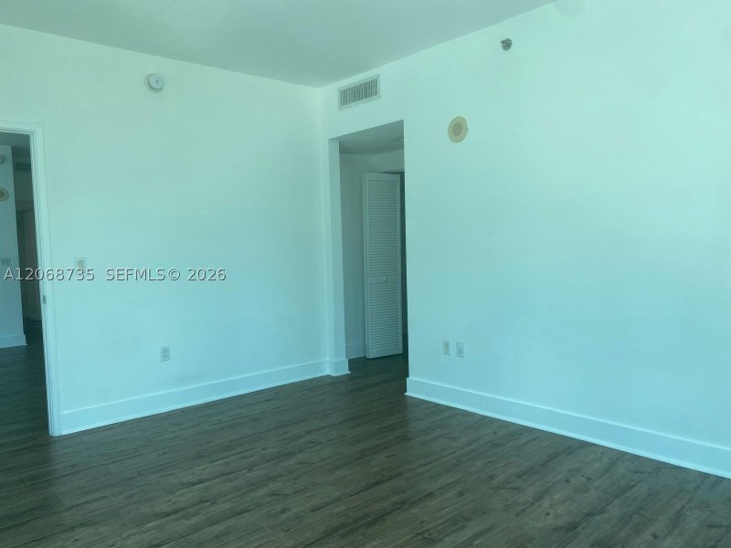 Aluguel de apartamento no The Plaza Tower II 1210