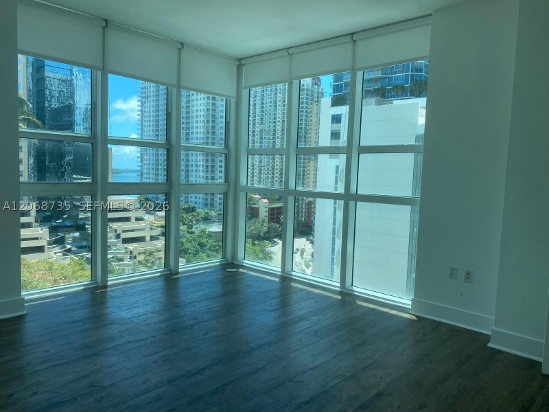 Aluguel de apartamento no The Plaza Tower II 1210