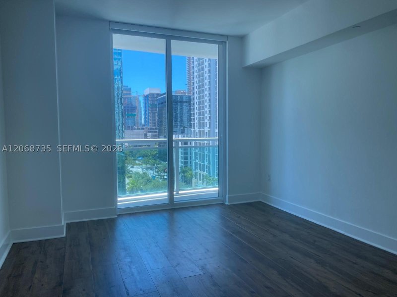 Aluguel de apartamento no The Plaza Tower II 1210