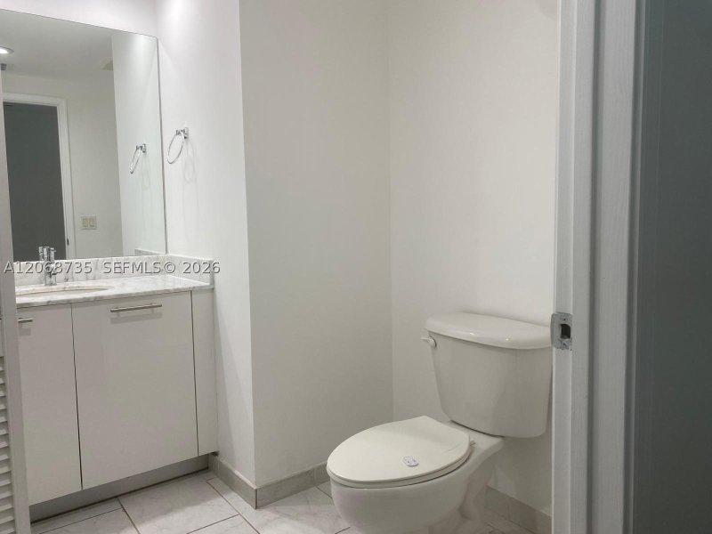 Aluguel de apartamento no The Plaza Tower II 1210