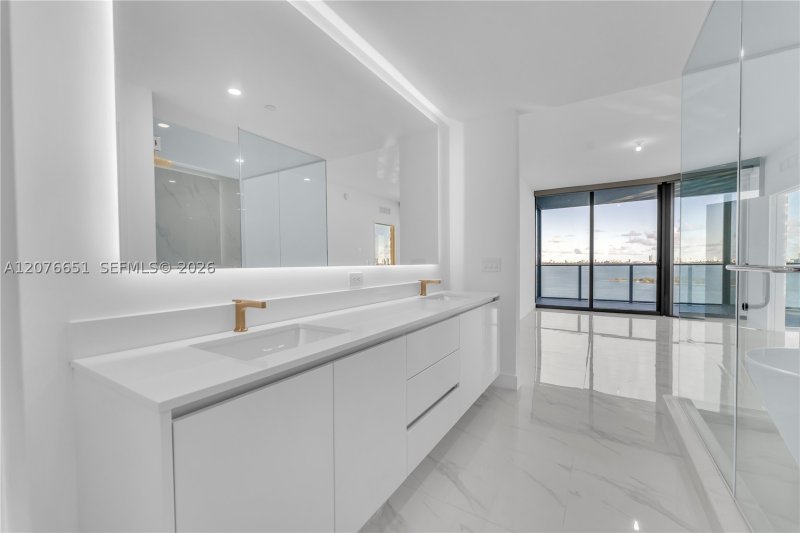 Comprar apartamento en Aria Reserve Miami 1407
