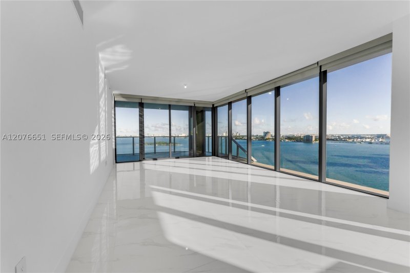 Comprar apartamento en Aria Reserve Miami 1407