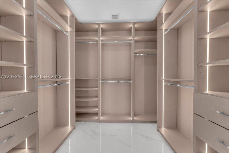 Comprar apartamento en Aria Reserve Miami 1407