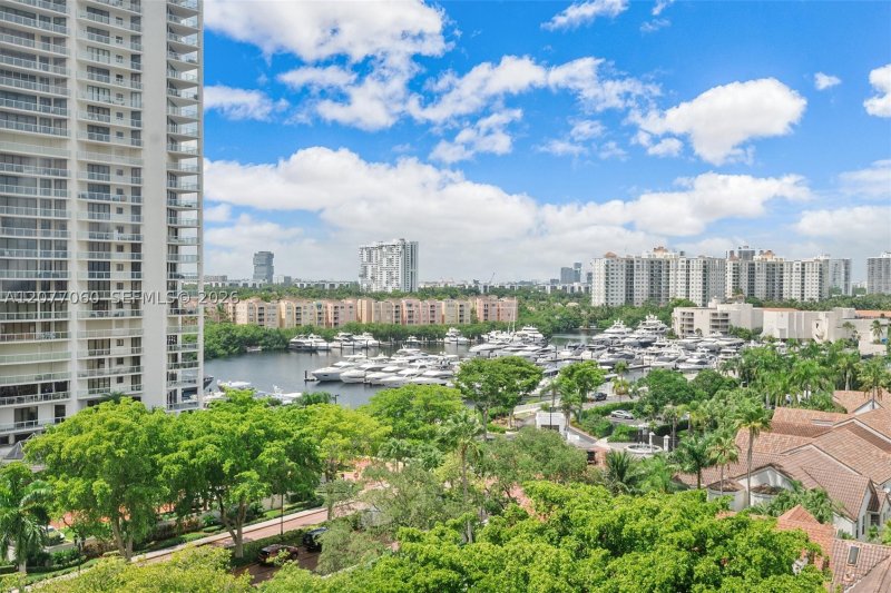 Condo for sale at Turnberry Towers 8B