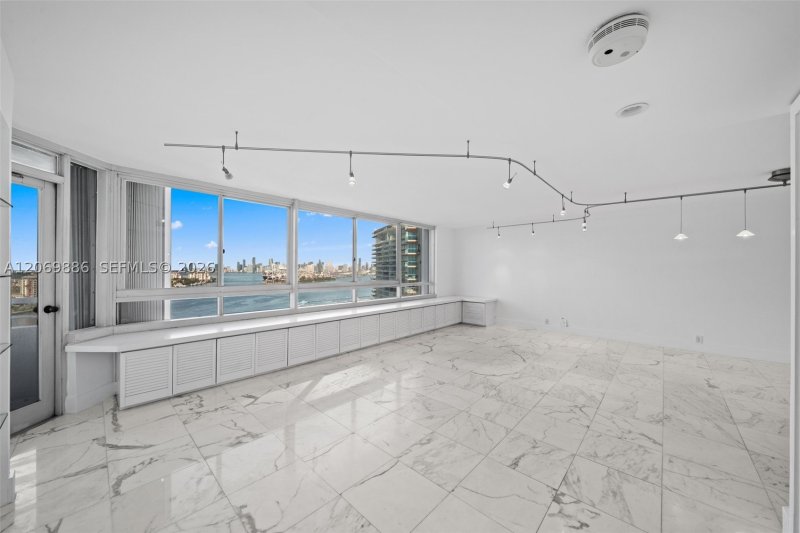 Condo for sale at South Pointe Tower 1905