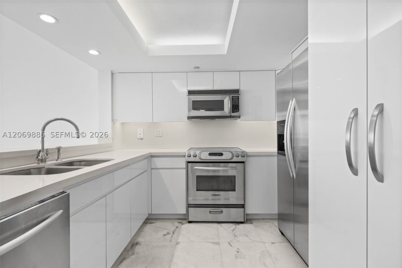 Condo for sale at South Pointe Tower 1905