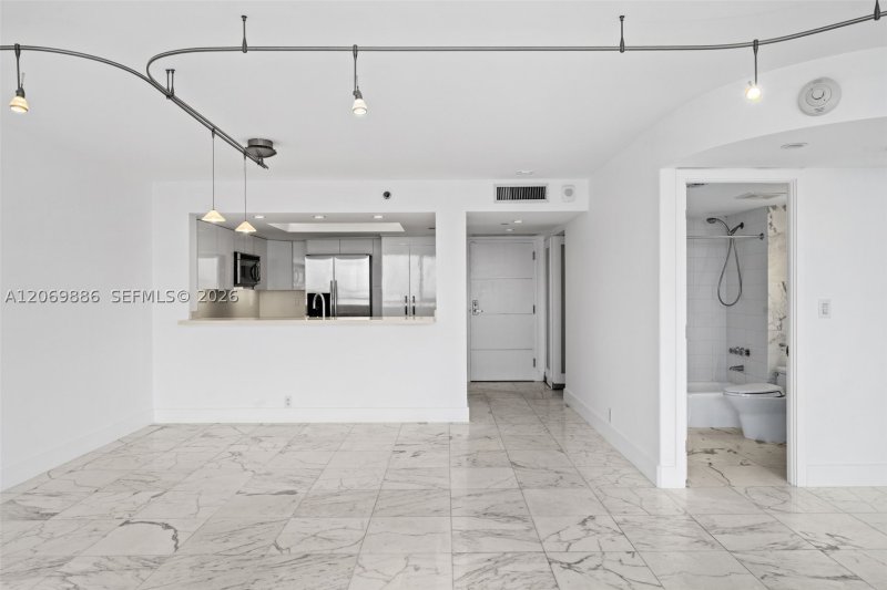 Condo for sale at South Pointe Tower 1905