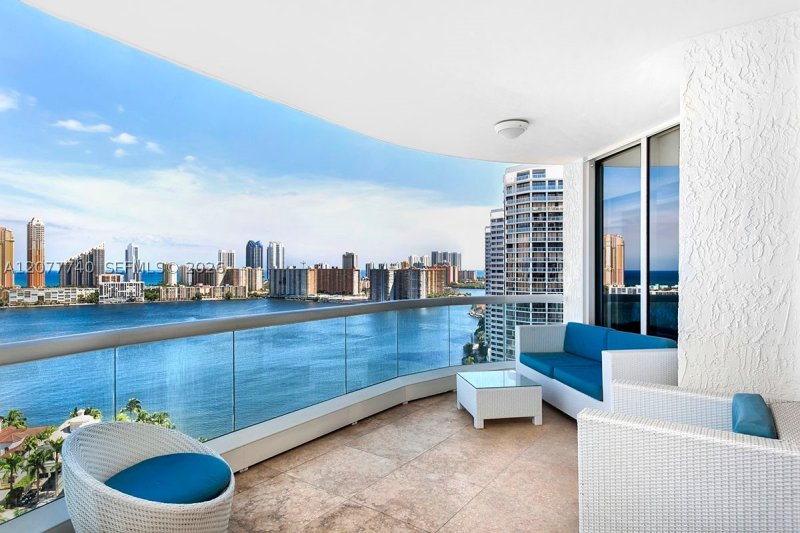 Condo for sale at Bella Mare 2204