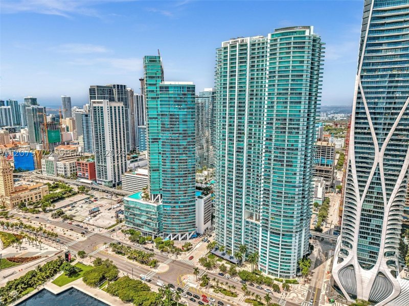 Apartment for rent at 900 Biscayne 1708