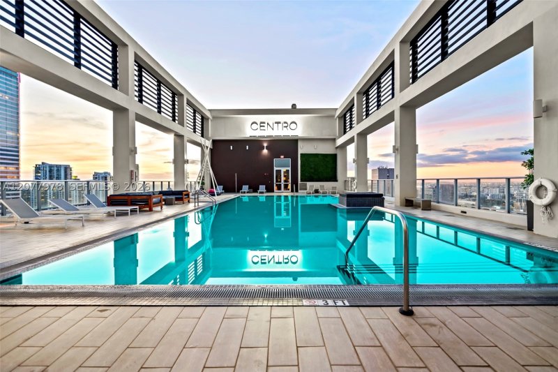 Comprar apartamento no Centro Condo 2602